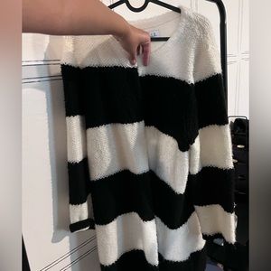 🎁Elle Long Black & White Cardigan